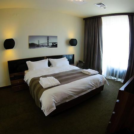 Voyage Hotel Karaganda Ngoại thất bức ảnh
