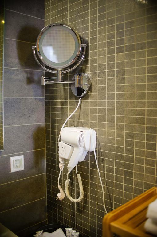Voyage Hotel Karaganda Ngoại thất bức ảnh