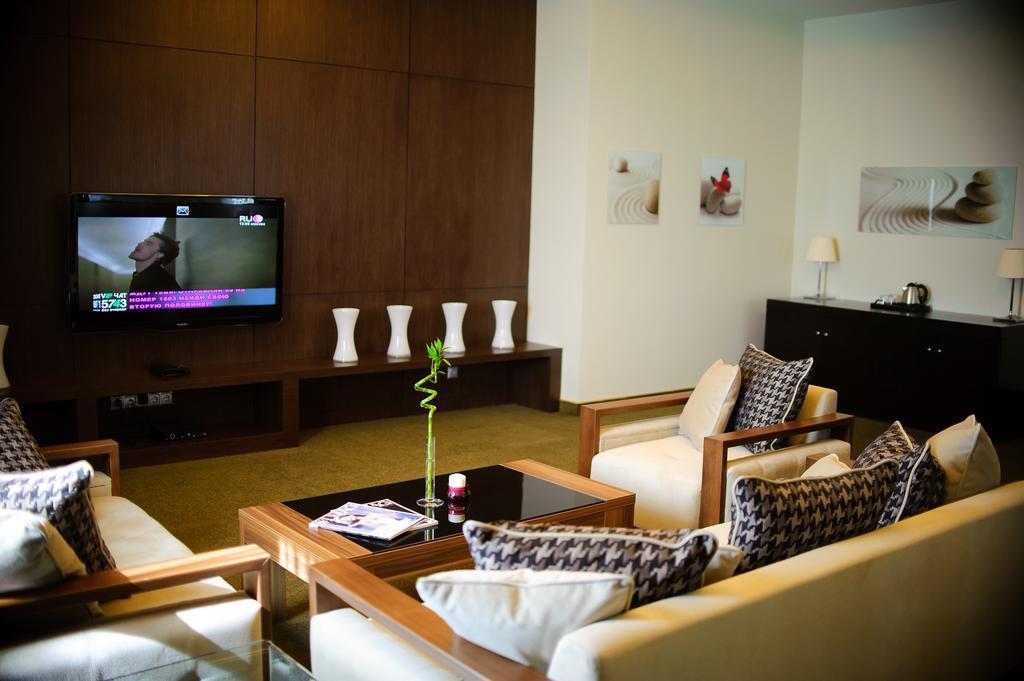 Voyage Hotel Karaganda Ngoại thất bức ảnh