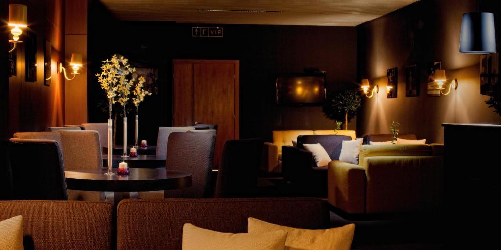 Voyage Hotel Karaganda Ngoại thất bức ảnh
