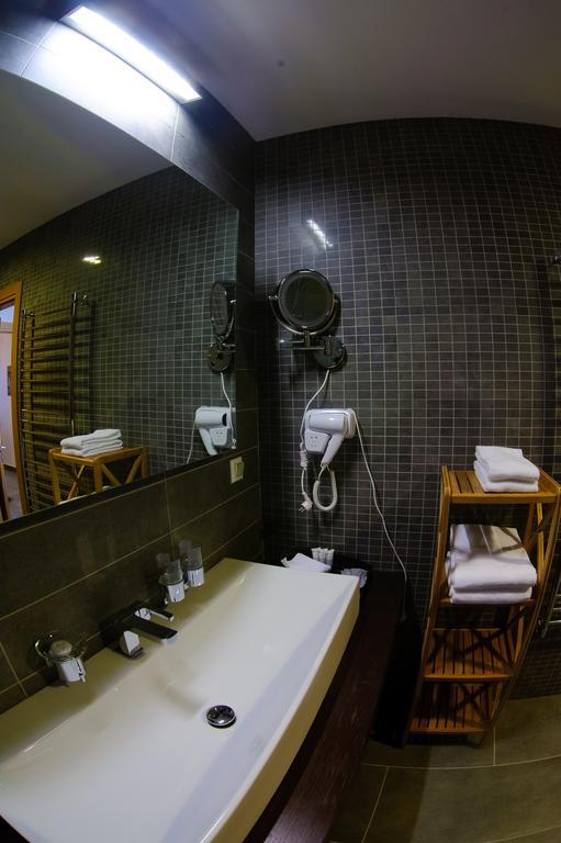 Voyage Hotel Karaganda Ngoại thất bức ảnh