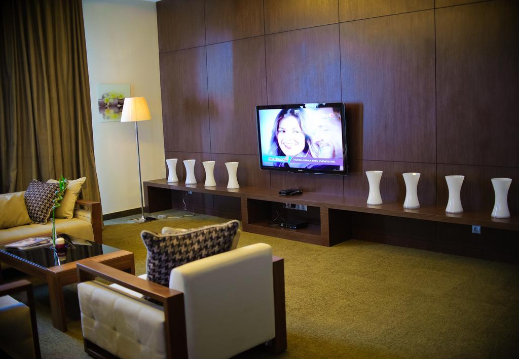 Voyage Hotel Karaganda Ngoại thất bức ảnh